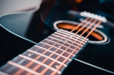 Akustik gitar yakın görünüm
