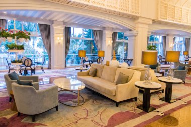 Salonun içi çok güzel.