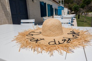 Güzel tatil beldesi. Denizin kenarında yaz tatili