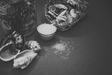 Kabukları ve deniz tuzu arka plan