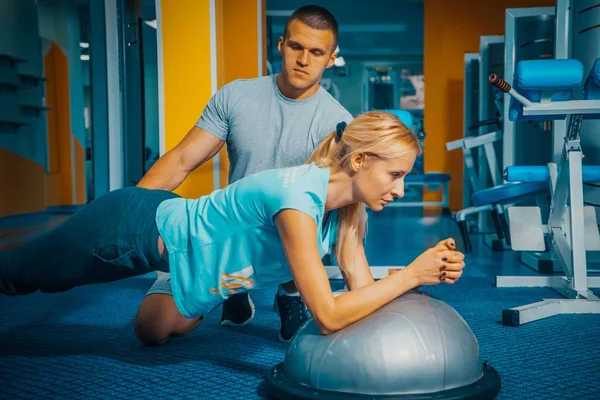 Personal training in the gym — Stock Photo, Image