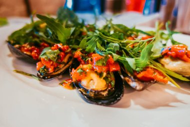 Biber ile pişmiş midye