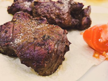 kızarmış et ve domates