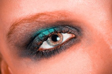 Makyaj yeşil gölgeler ile