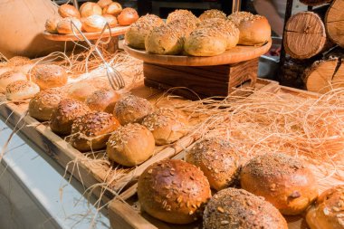Büfede güzel bir ekmek gösterisi.