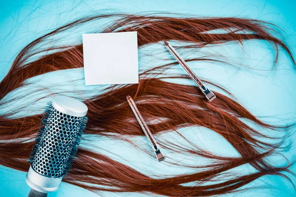 Hairdresser concept: false hair and hairpins — Stock Photo, Image