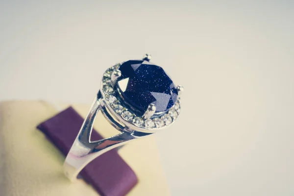 Bellissimo Anello Argento Vicino — Foto Stock