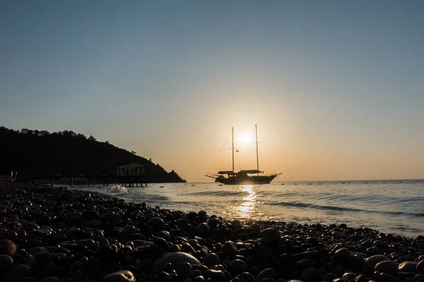 Deniz kenarında güzel gündoğumu — Stok fotoğraf