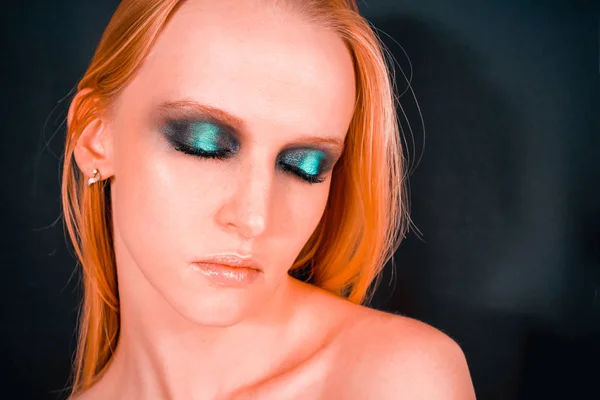 Eye makeup with green shadows — Stock Photo, Image