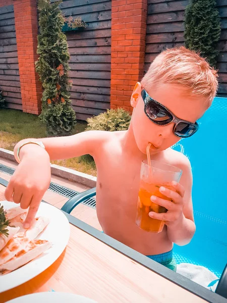 Boy drinks a cocktail in a cafe — Stock Photo, Image