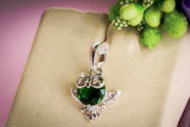 Taşlar ile güzel takı