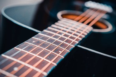 Akustik gitar yakın görünüm