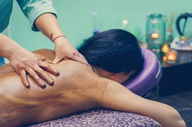 Spa'da masaj tedavisi