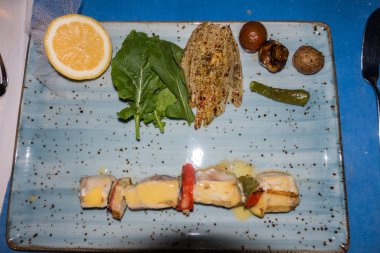 Bir tabakta kızarmış tarak