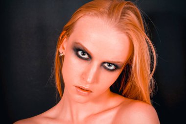 Makyaj yeşil gölgeler ile