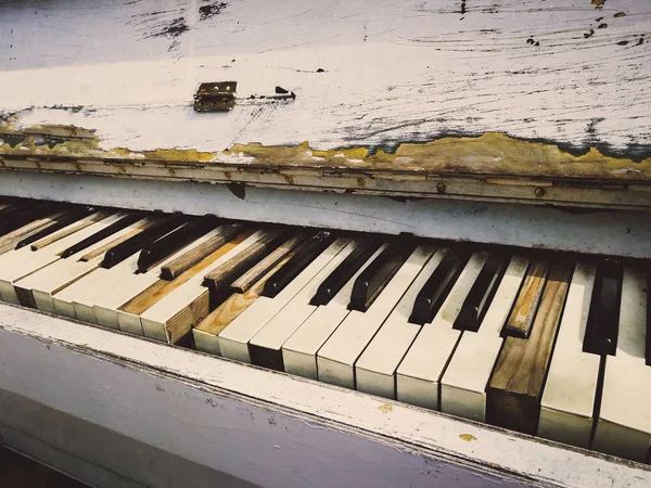 Klíče od staré piano — Stock fotografie