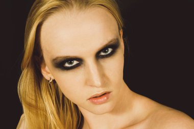 Makyaj yeşil gölgeler ile