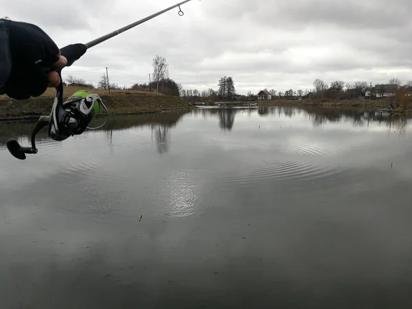 Pike Halászat Tavon — Stock Fotó