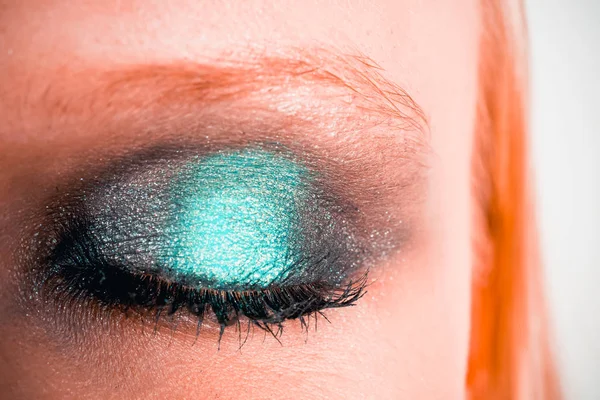 Maquillaje con sombras verdes — Foto de Stock