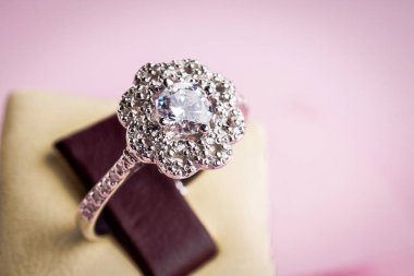 Taşlar ile güzel yüzük