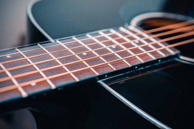 Akustik gitar yakın görünüm