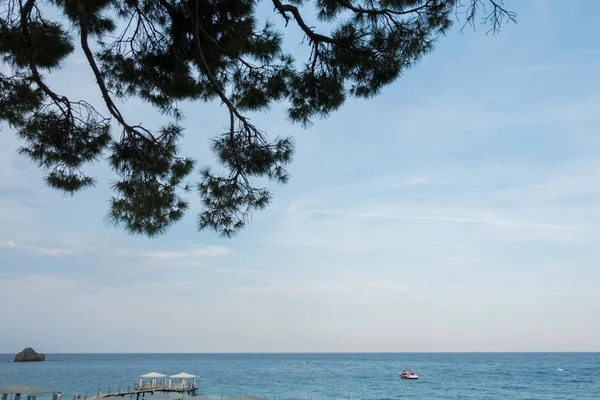 Όμορφη Θαλασσογραφία σε ένα παραθαλάσσιο θέρετρο — Φωτογραφία Αρχείου