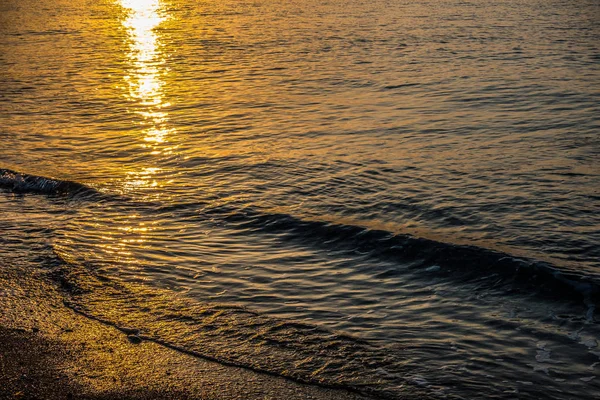 Magnifik sol uppgång på havet — Stockfoto