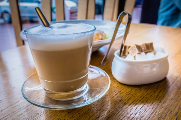 Morgenkaffee im Café — Stockfoto