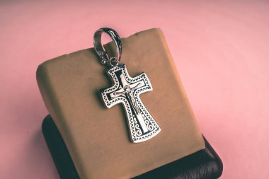 çapraz ortodoks gümüş, yakın