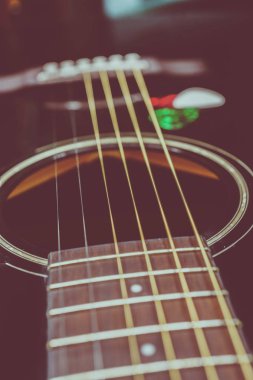 Akustik gitar yakın görünüm