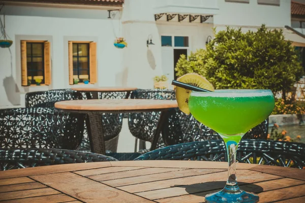 Prachtig terras met uitzicht op de zee — Stockfoto