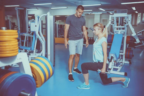 Persoonlijke training in de sportschool — Stockfoto