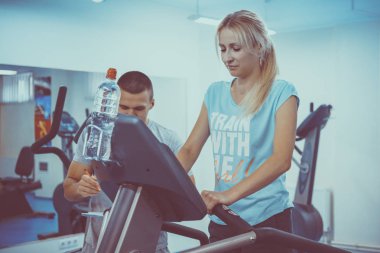 Koç ve istemci vasıl jimnastik salonu