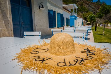Güzel tatil beldesi. Denizin kenarında yaz tatili