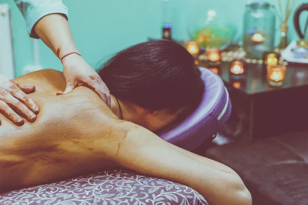 Massagebehandling i spaet — Stockfoto