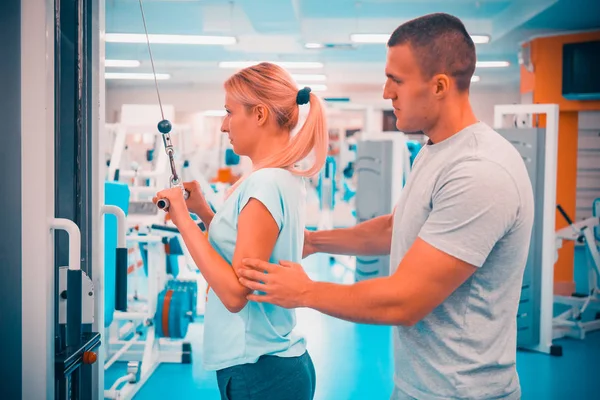 Concept Entraînement Personnel Coach Client Dans Salle Gym — Photo