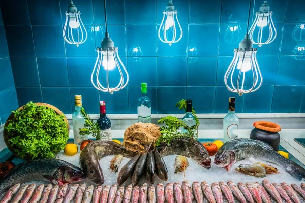 Свіжа риба в рибному ресторані — стокове фото