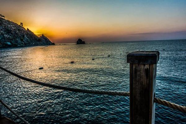 Magnifique lever de soleil sur la mer — Photo