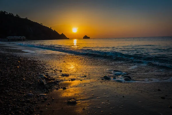 Magnífico nascer do sol no mar — Fotografia de Stock