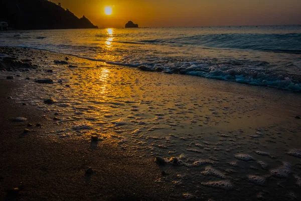 Magnífico nascer do sol no mar — Fotografia de Stock