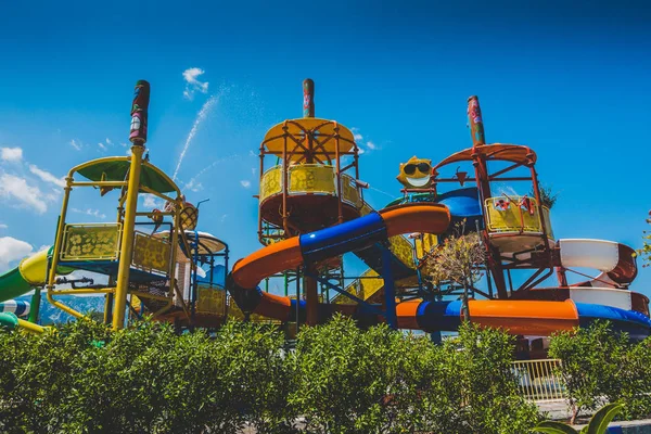 Parque acuático para niños. Toboganes de agua para niños —  Fotos de Stock