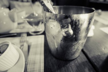 Bir tabak içinde domates çorbası