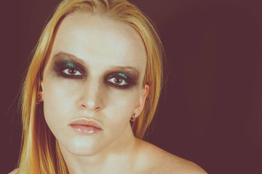 Makyaj yeşil gölgeler ile