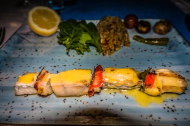 Bir tabakta kızarmış tarak