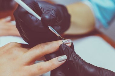 yordamlar için çivi kaplıca