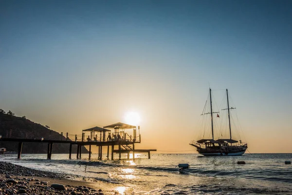 Indah matahari terbit oleh laut — Stok Foto