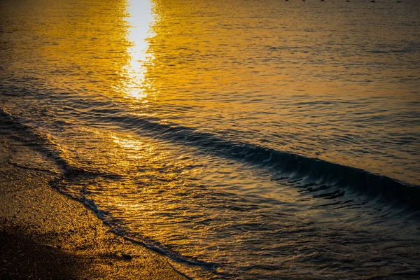 Magnífico nascer do sol no mar — Fotografia de Stock