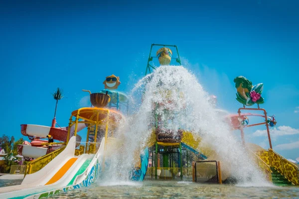 Parc aquatique pour enfants à la station — Photo