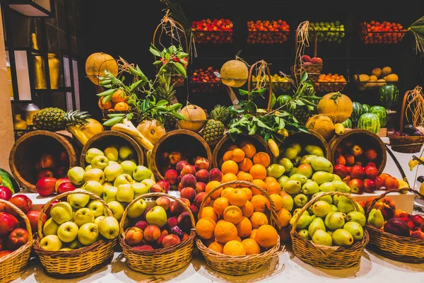 各種果物の展示 — ストック写真