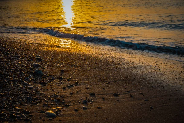 Magnifik sol uppgång på havet — Stockfoto